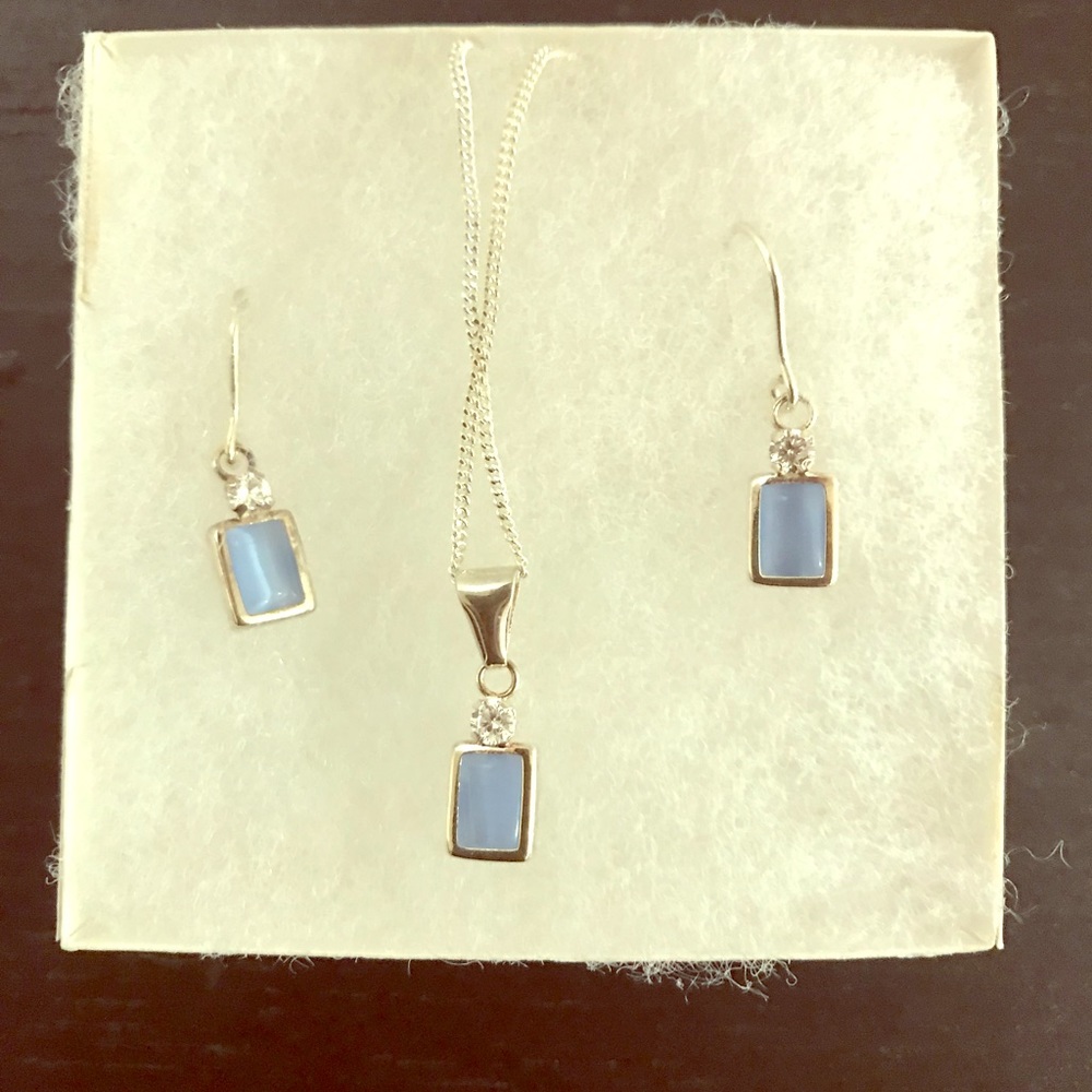 Kylie Blue Topaz Pendant and Earrings Set ✨ ✨✨✨✨✨